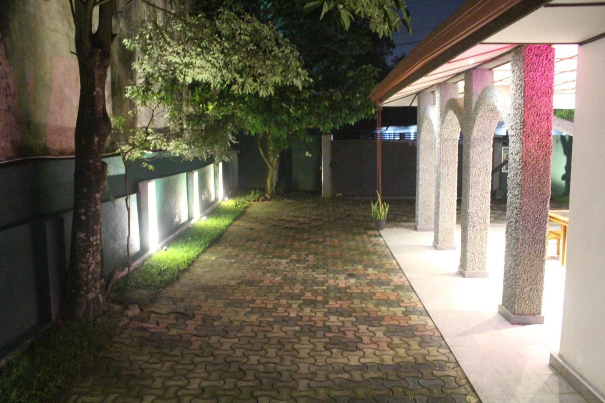Villaflorence Kadawatha Exteriör bild